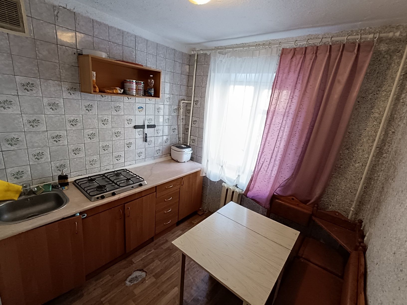 One-bedroom apartment with balcony in Obolon district