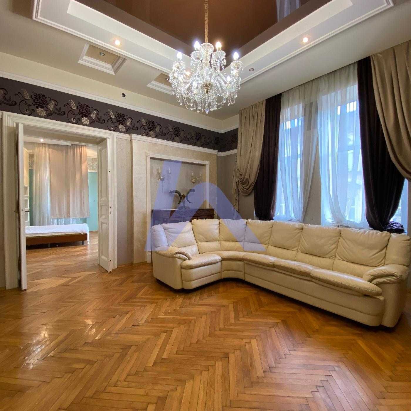 2-Room Apartment in City Center, Galytskyi District, Near Volodymyr Shukhevy Stop