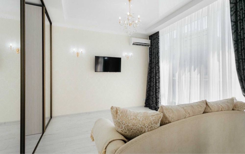 Spacious 1-bedroom apartment with sea view in Zhemchuzhina complex