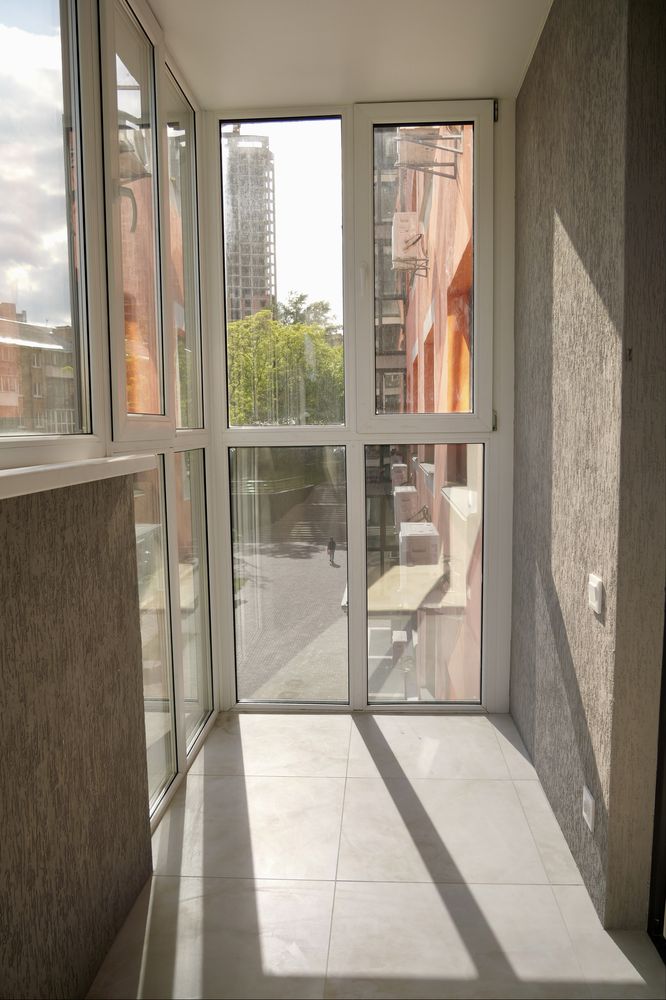 2-Room Apartment in Bahahovutivskyi Complex - Low Floor, Fully Equipped