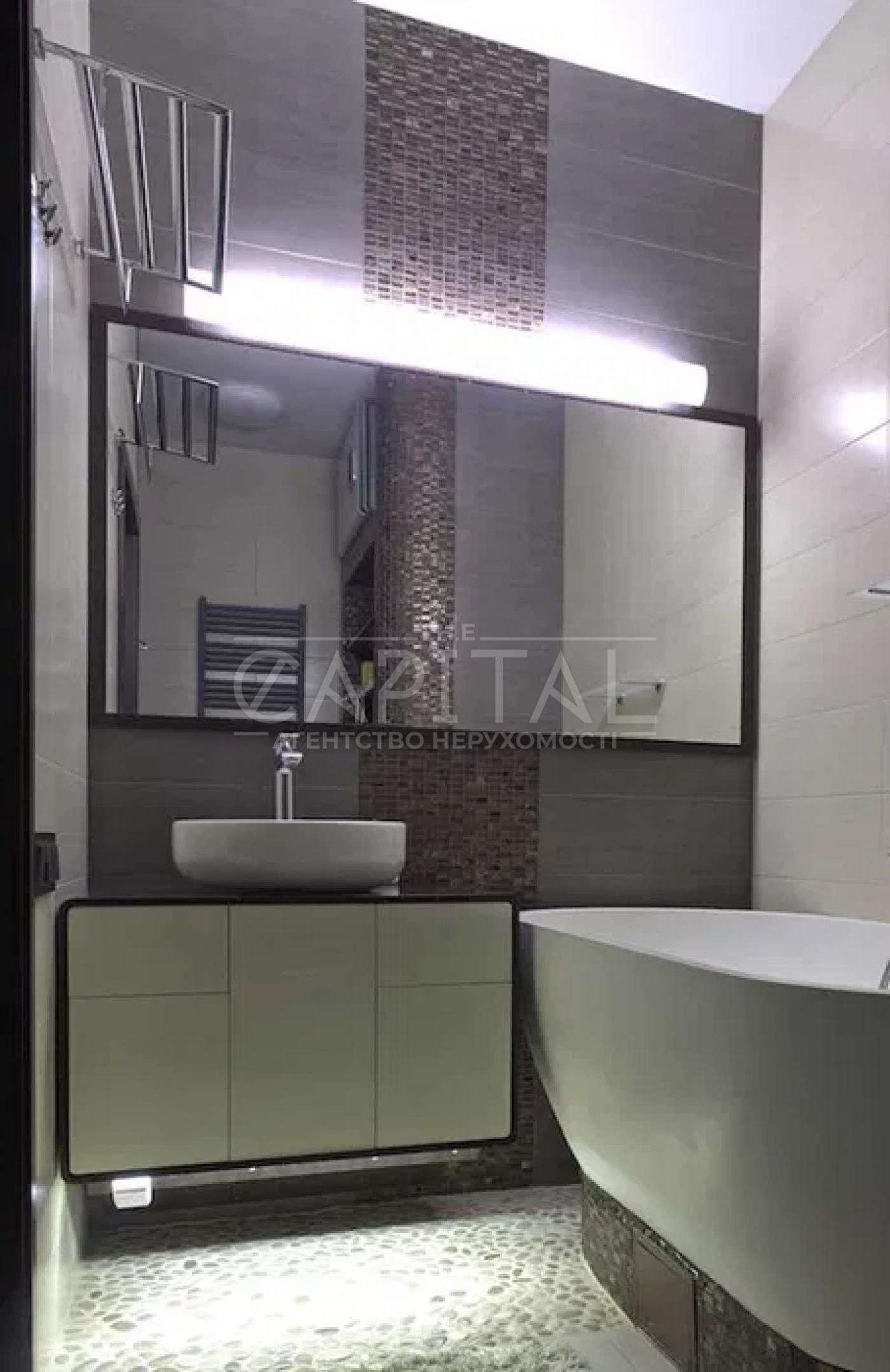 Stylish 3-Room Apartment in Novopecherski Lipki Complex, Pechersk District