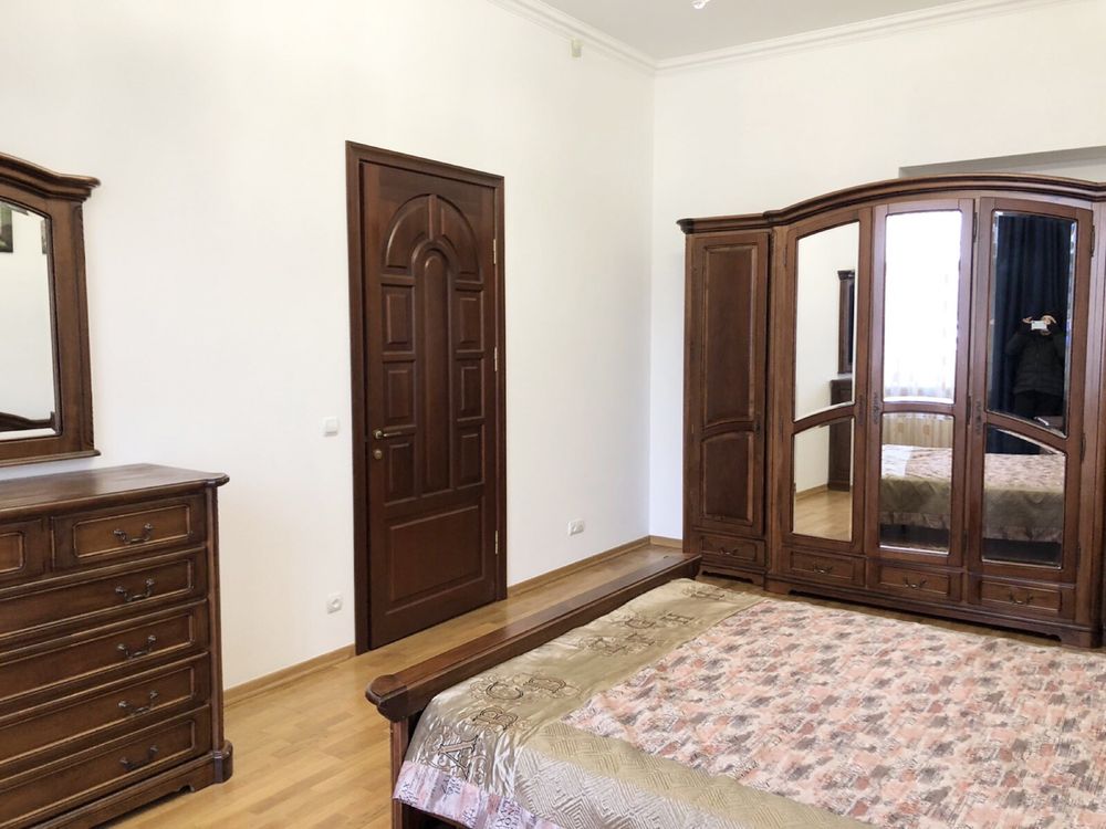 3-Room Apartment on Konovaltsia Street with Euro Renovation