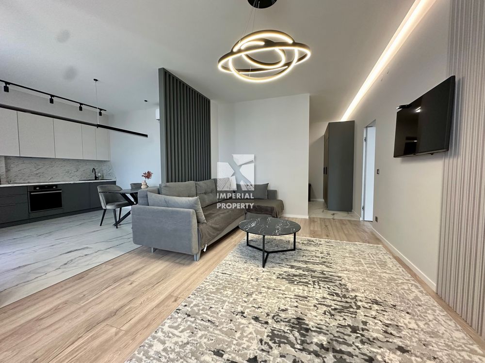 2-Room Apartment in Residents Park with Designer Renovation
