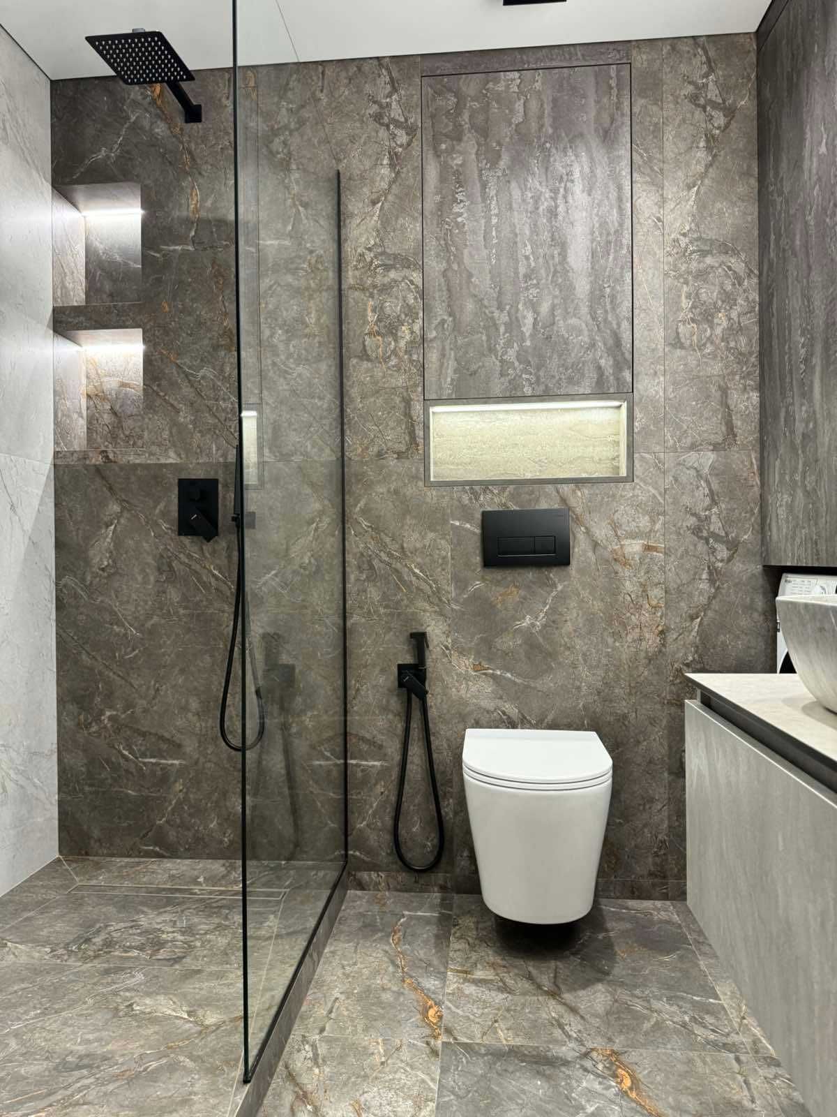 2-Room Apartment in Manhattan Complex, 14th Floor, Author's Design
