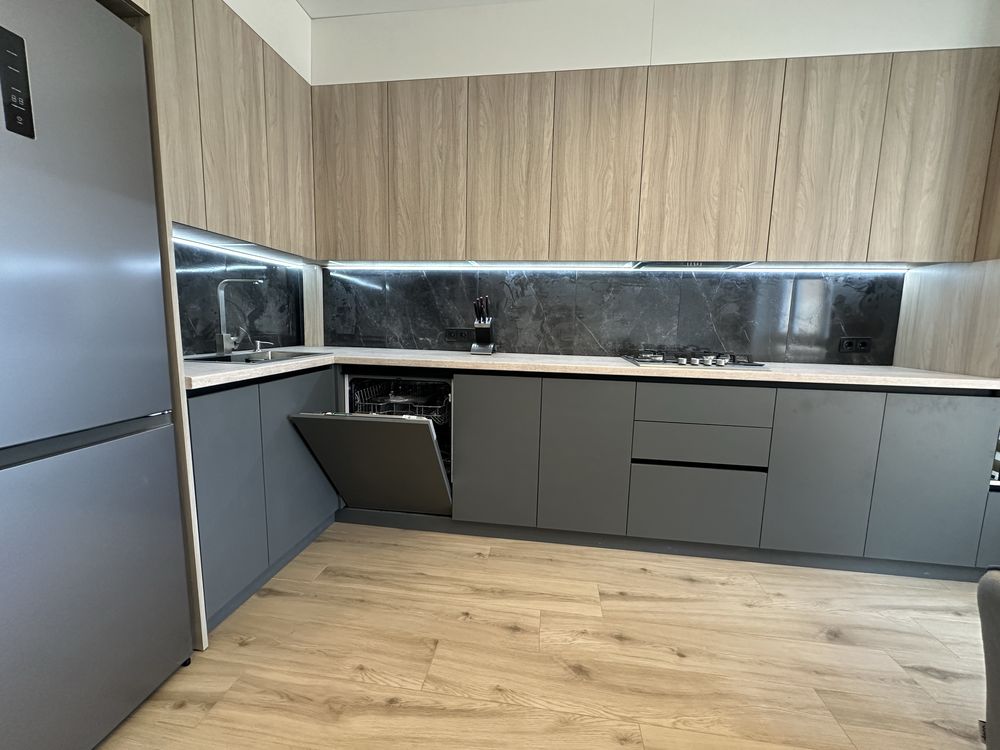 Spacious Apartment with Panoramic Park View