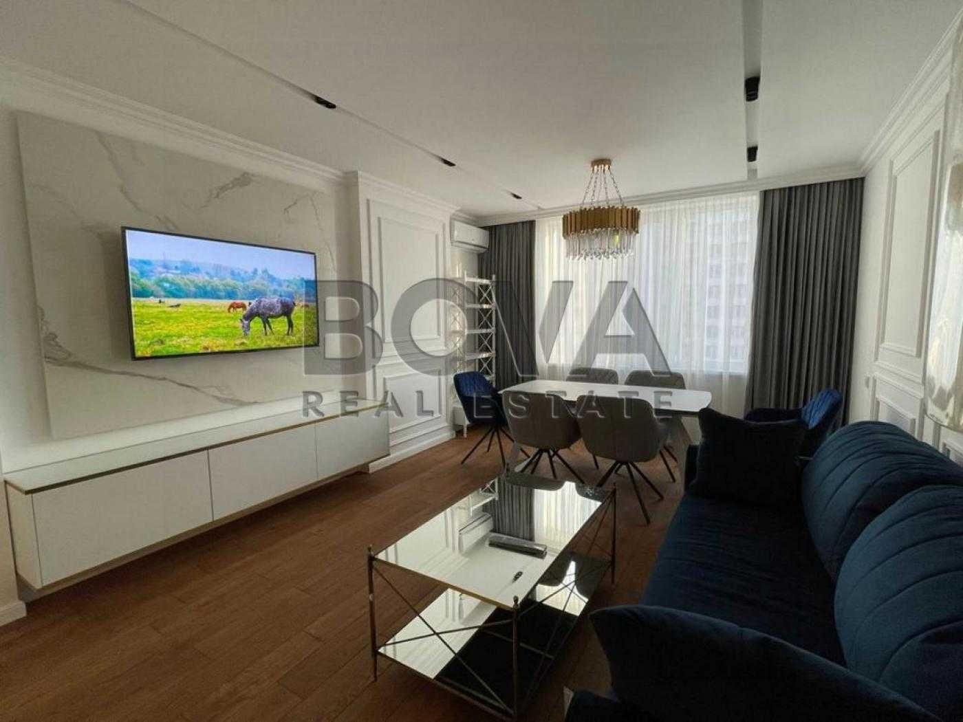 Stylish 2-bedroom apartment with panoramic Dnieper River views