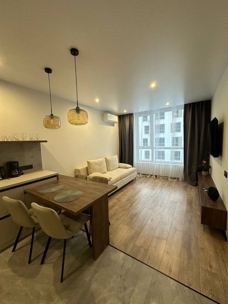 Stylish 1-bedroom apartment in Avalon - imperfectly perfect