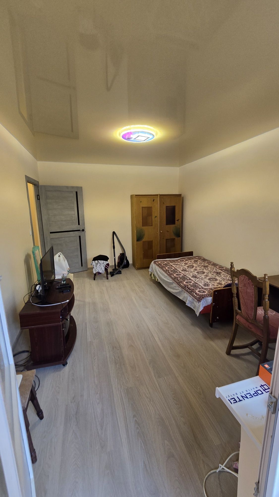 Renovated One-Bedroom Apartment Near Alma with Loggia