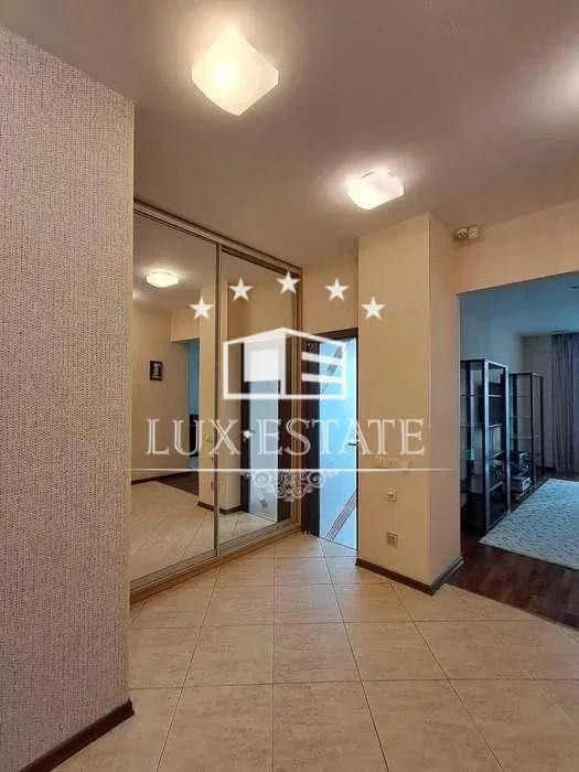 Spacious 2-Room Apartment in Pioneer Complex, Trinklera Street