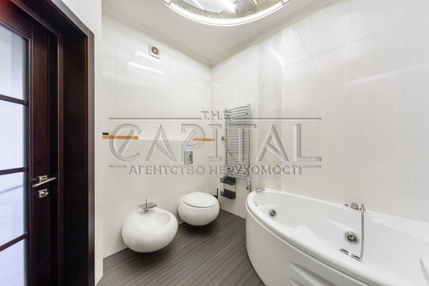 Spacious 2-Room Apartment in Shevchenkivskyi District with Designer Renovation