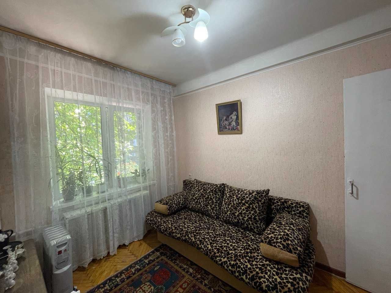 2-Room Apartment Near Shuliavska Metro with Gas Stove