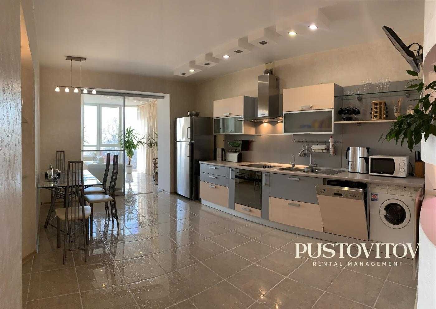 Spacious Sea View Apartment at Liderovsky Boulevard