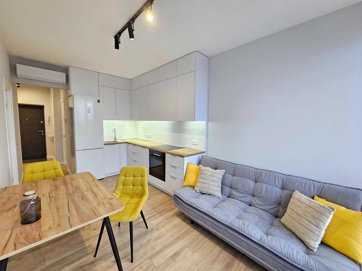 Stylish 1-Bedroom Apartment in Lincoln Complex with Modern Amenities