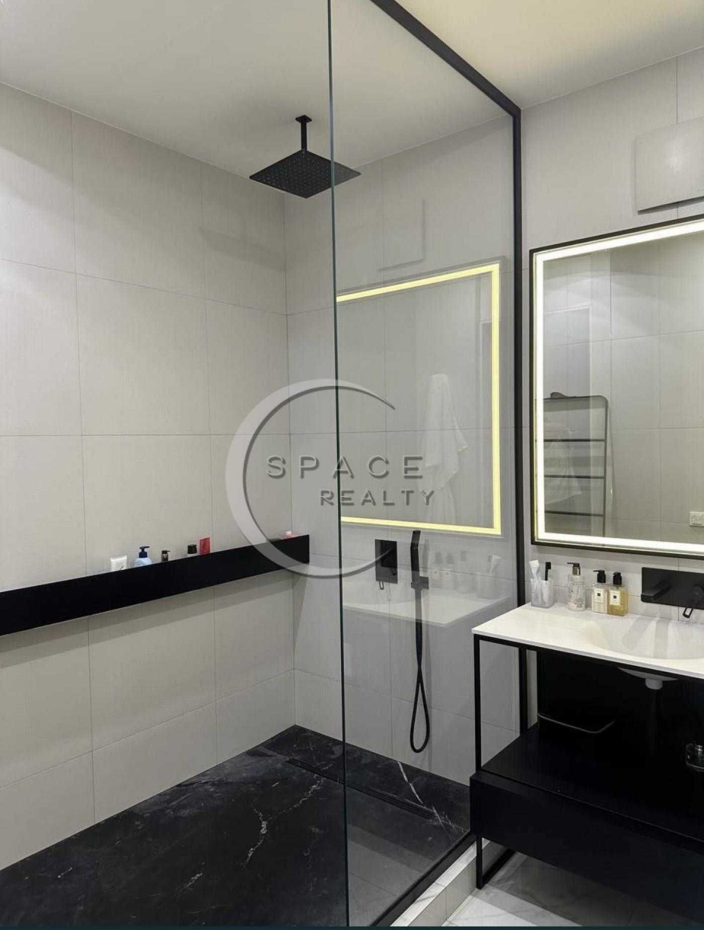 Luxurious 3-Bedroom Apartment in PecherSKY Residential Complex