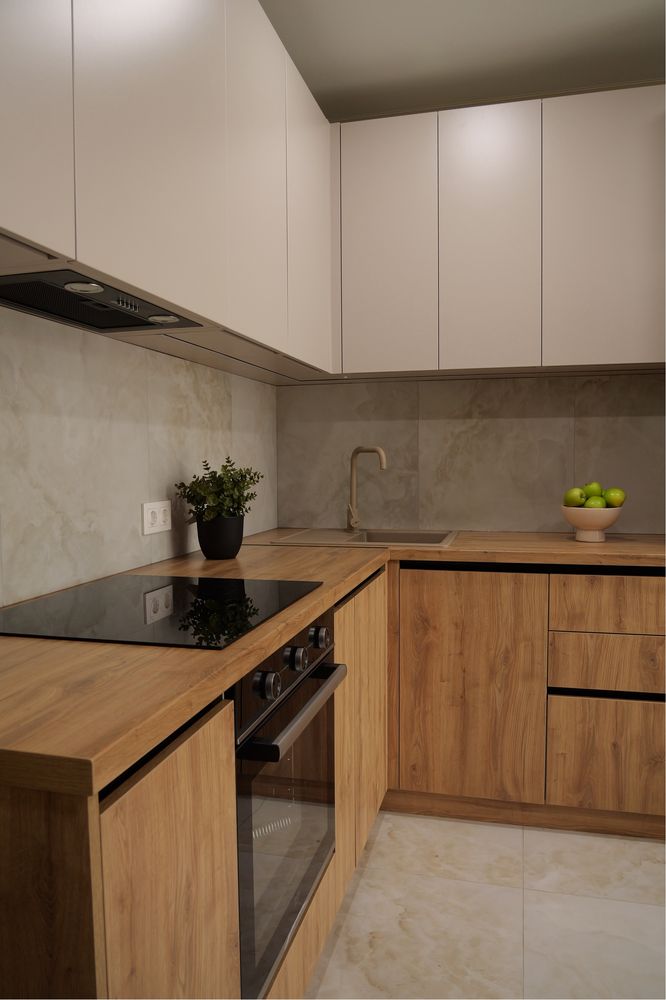 2-Room Apartment in Bahahovutivskyi Complex - Low Floor, Fully Equipped