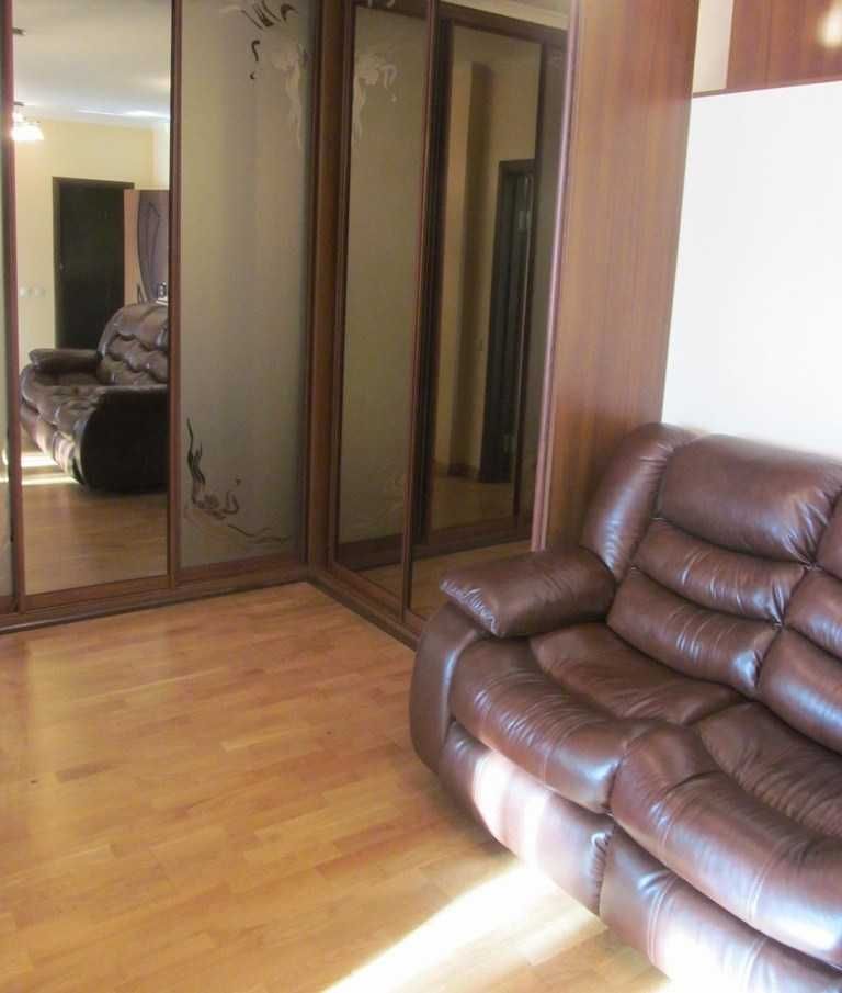 2-Room Apartment on Prospekt Nauky, 19th Floor, Well-Equipped