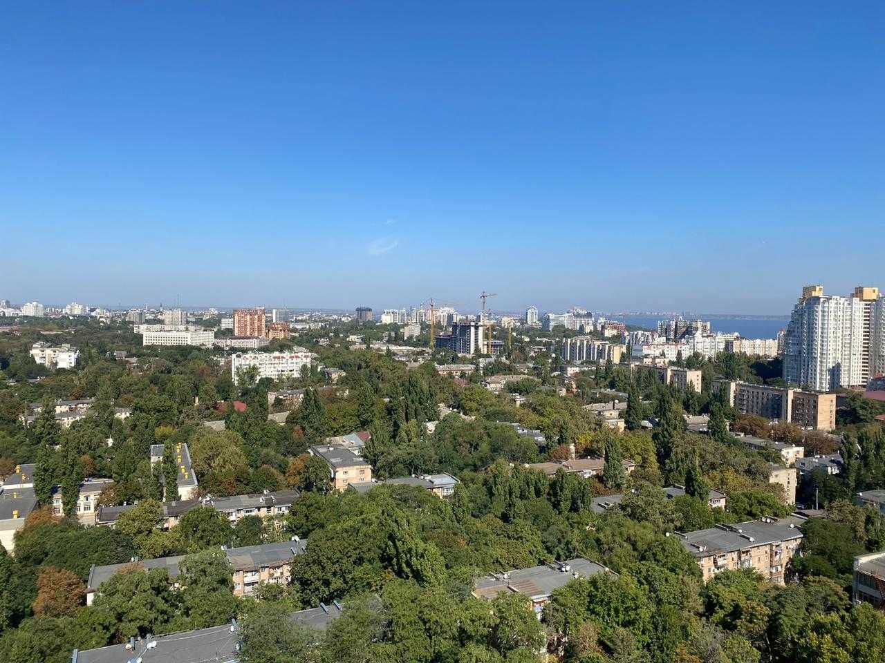 Три отдельные спальни с кухней-студией на проспекте Шевченко