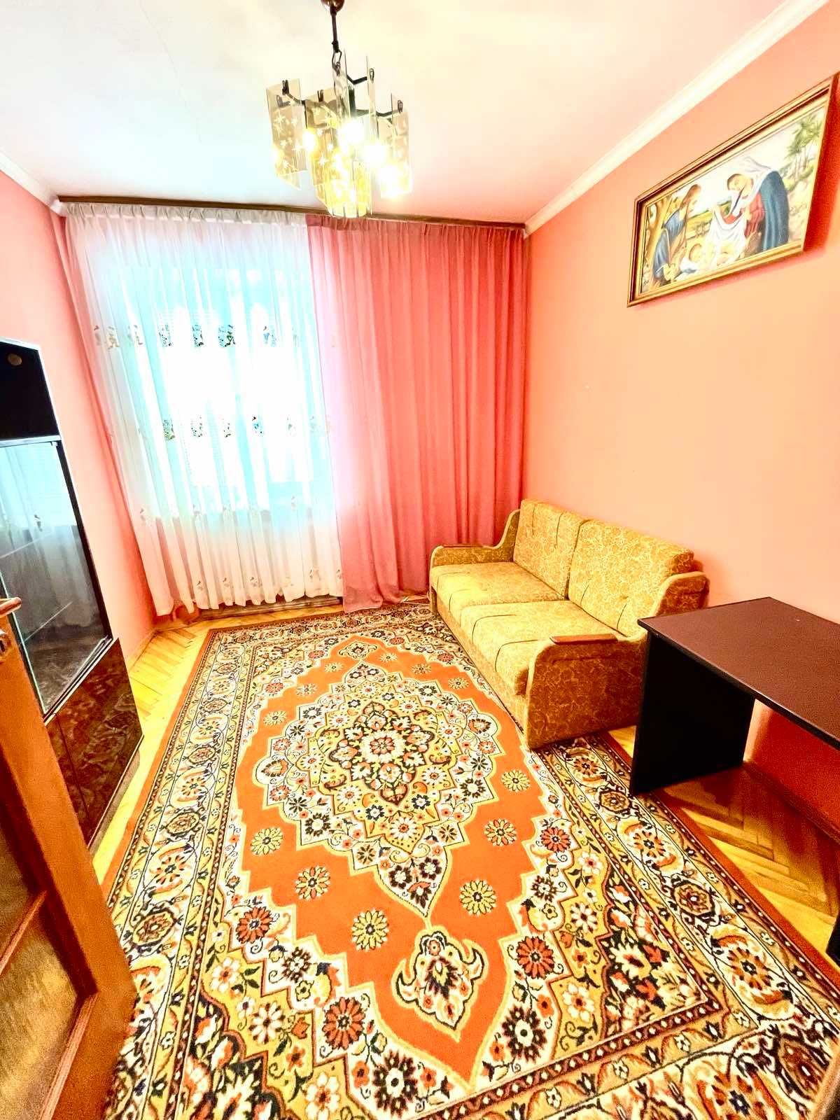 Spacious 4-Room Apartment on Chornovola Avenue near Arsen