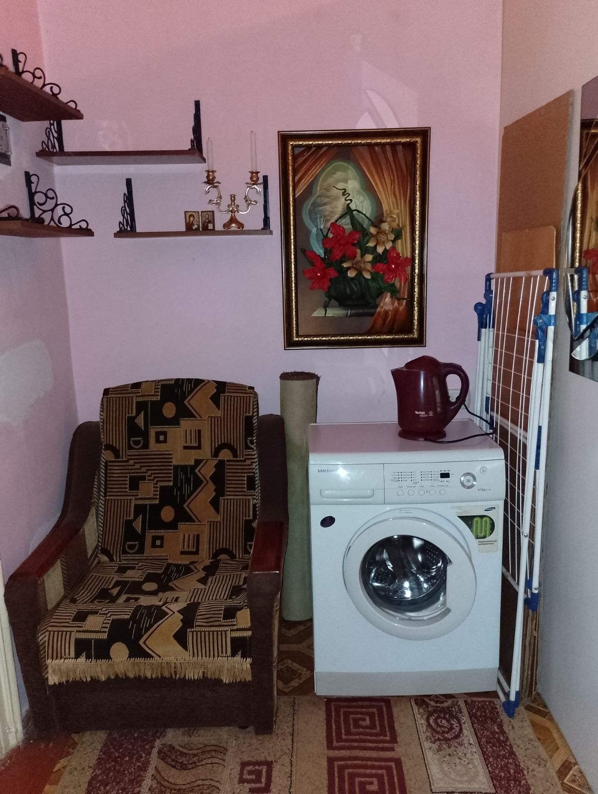 Clean apartment near Pidzamche station, central location