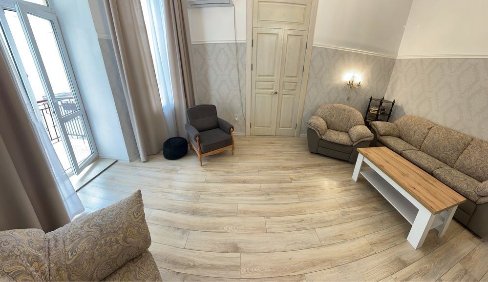 Spacious 3-Room Apartment in Heart of Kyiv with High Ceilings