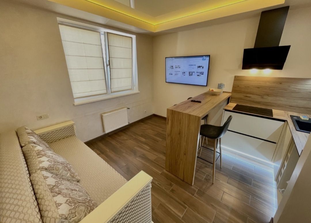 Modern Studio Apartment with Walk-in Closet Near Sea