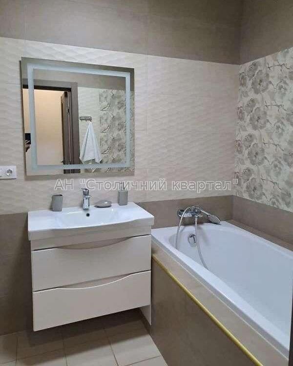 3-Bedroom Apartment in Silver Tower near Lukyanivska Metro