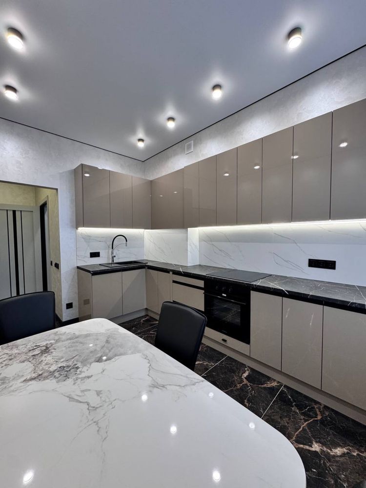 2-Room Apartment with Designer Renovation, Fully Furnished