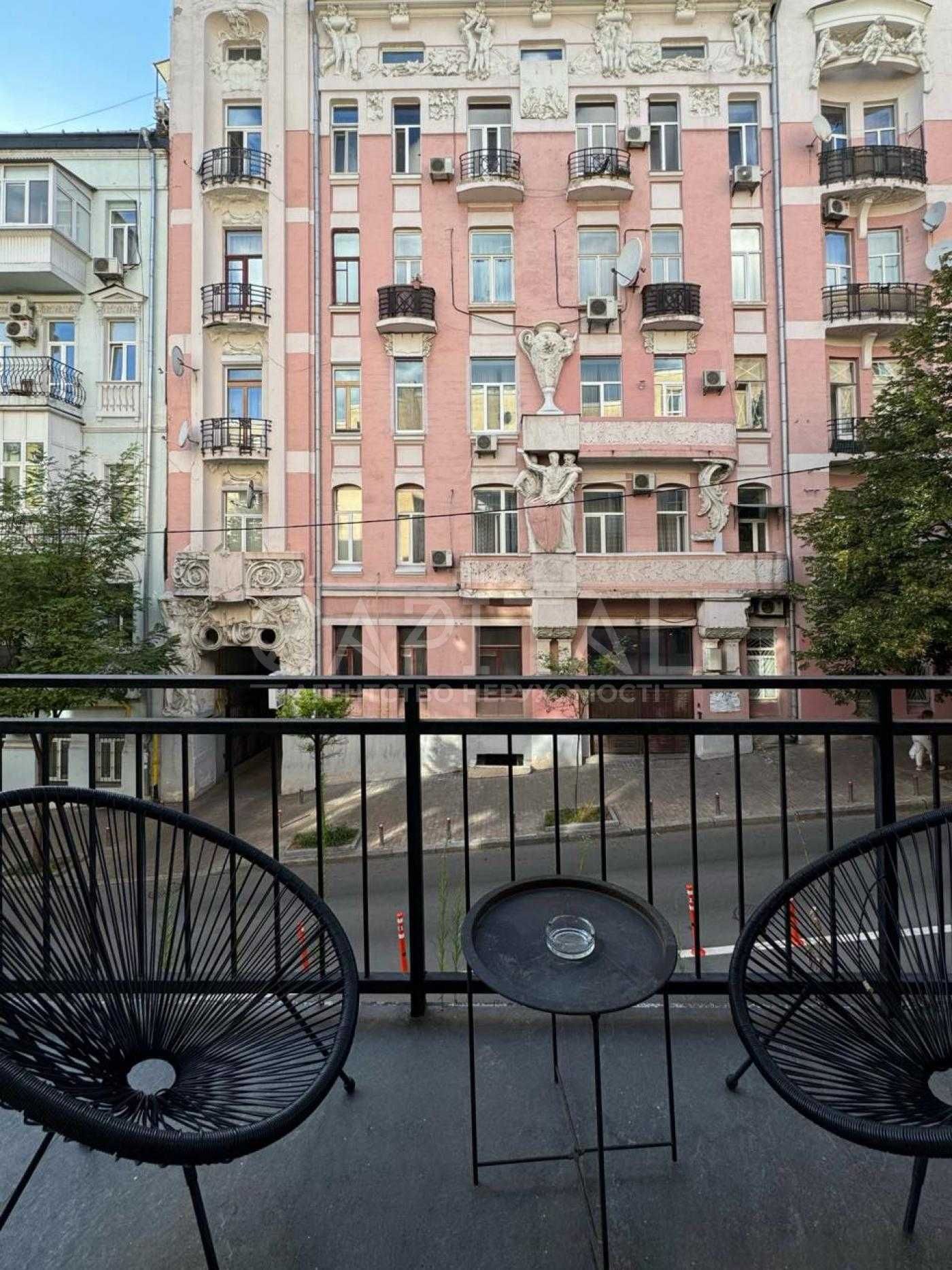 Designer Apartment in City Center with Premium Features