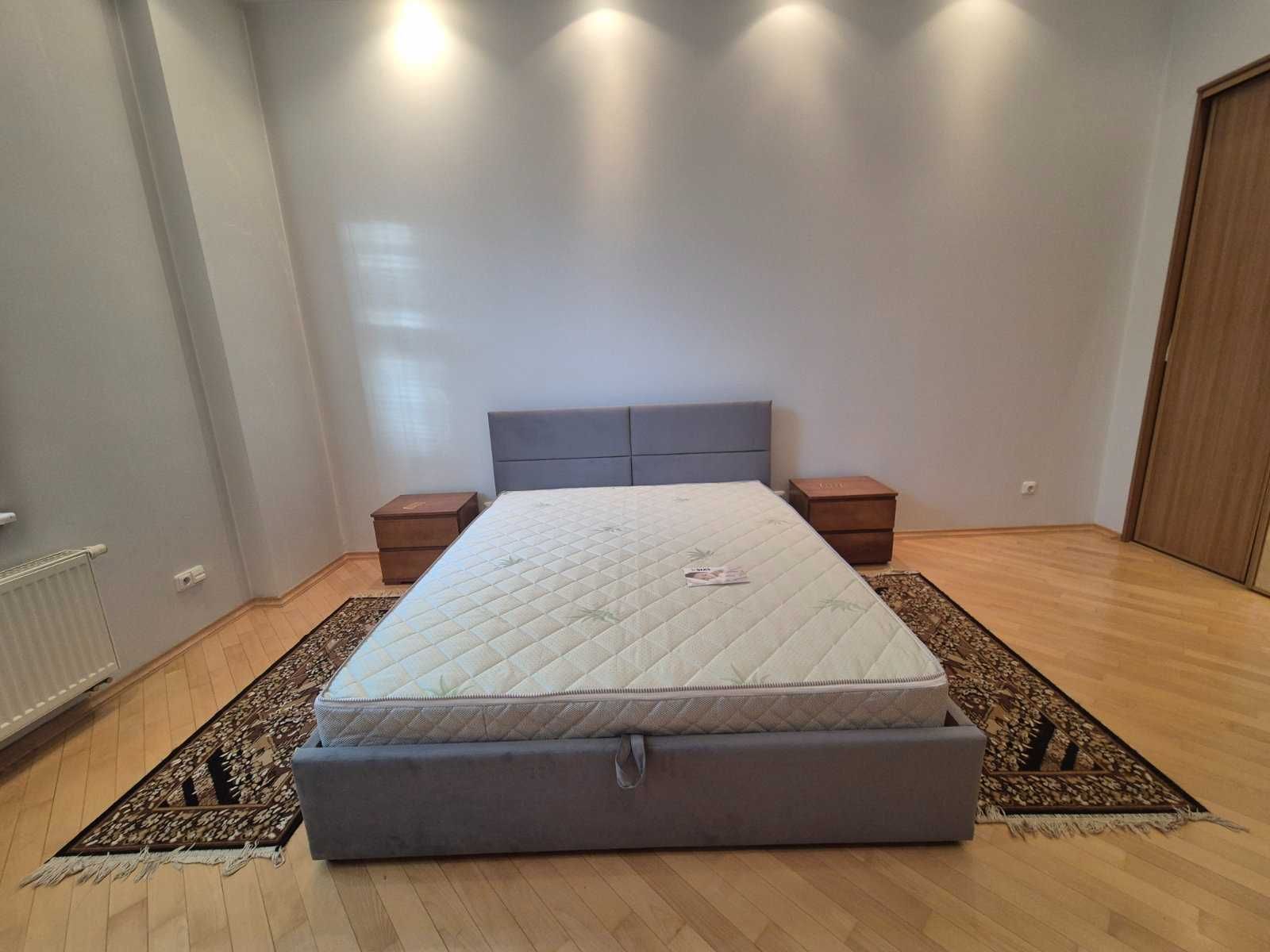 3-Room Apartment Near City Center with Two Parks, Ideal Location