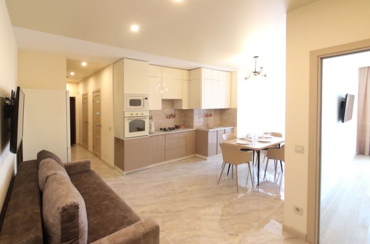Modern Apartment in City Center - Comfort and Style