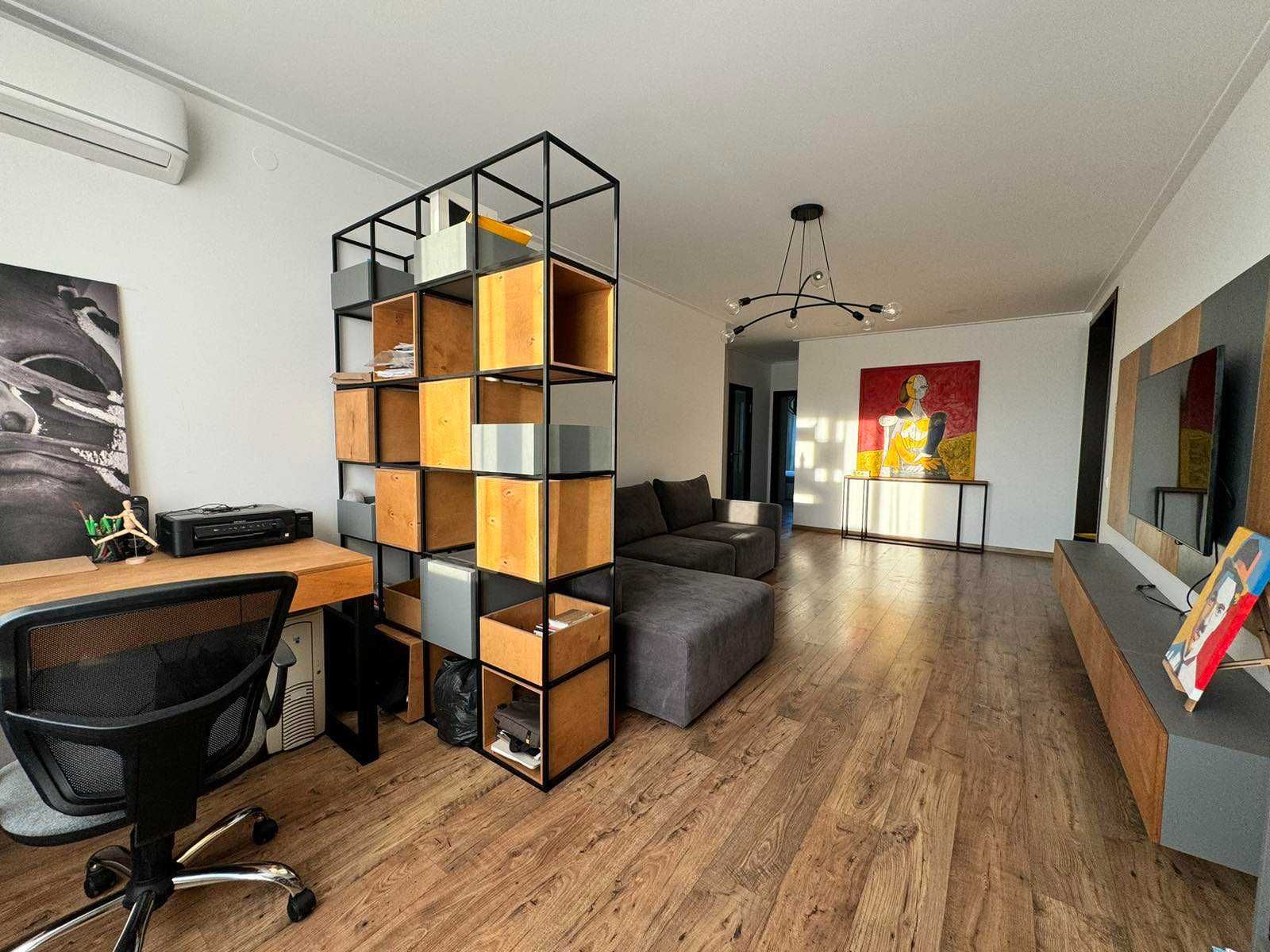 Modern 2-Bedroom Apartment with Panoramic Windows