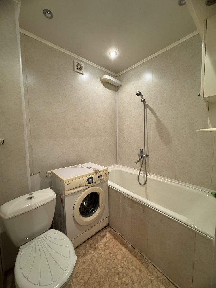 1-Room Apartment on 1st Floor of 9-Story Building