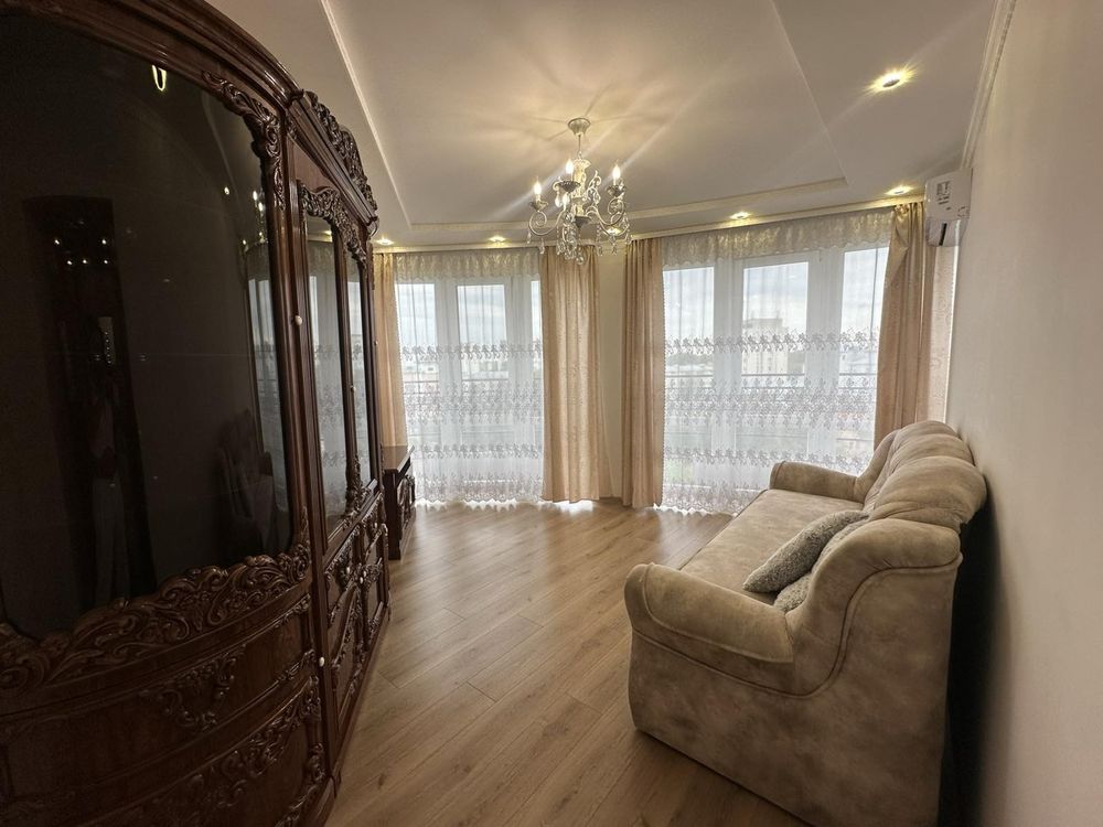 2-Room Apartment on Dovha Street, Near City Center