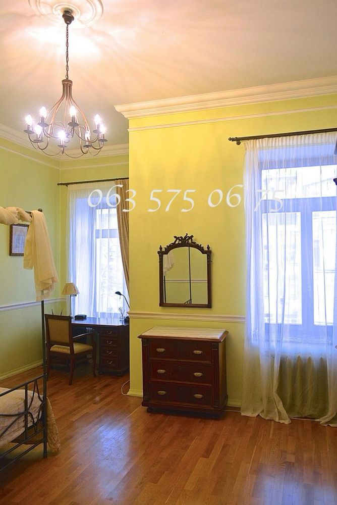 Golden Gates! Stylish 2-Room Apartment in Historic Kyiv Center