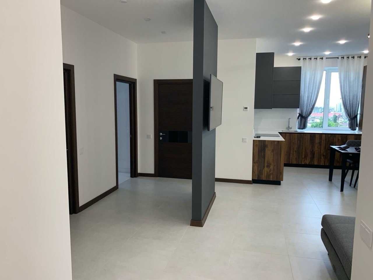 3-Room Apartment with Designer Renovation on Ispolkomovskaya Street
