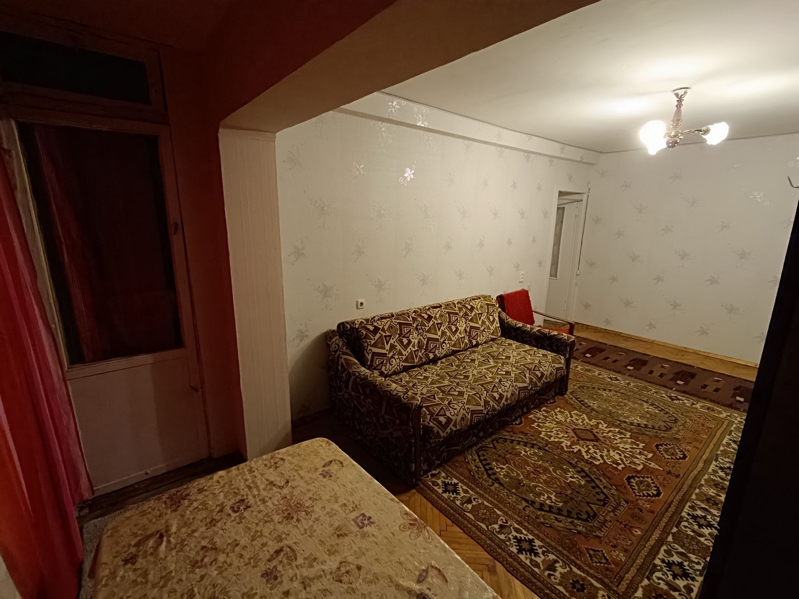 Two-Bedroom Apartment with Balcony in Desnianskyi District