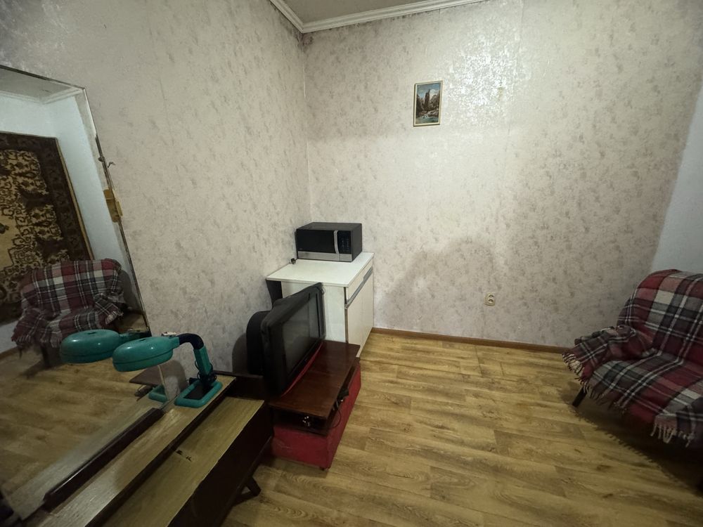 2-Room Apartment on Sevastopolskaya Street with Basic Amenities