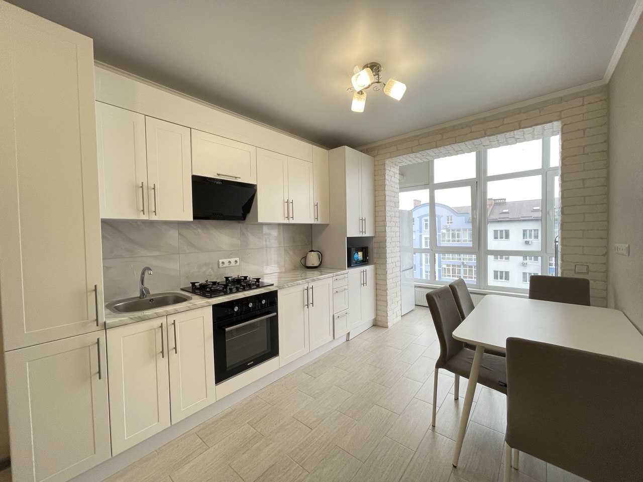 Bright Modern City Center Apartment with Full Amenities