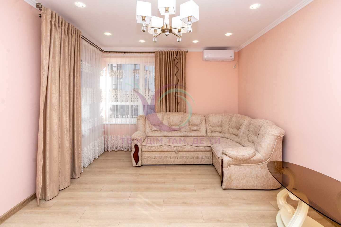 2-Room Apartment with Renovation and Furniture in Mazepy Street