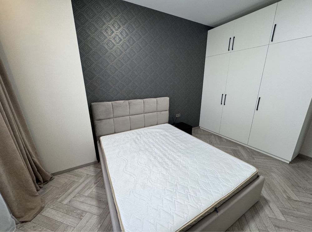 Modern 3-Room Apartment Near Metro with Designer Renovation