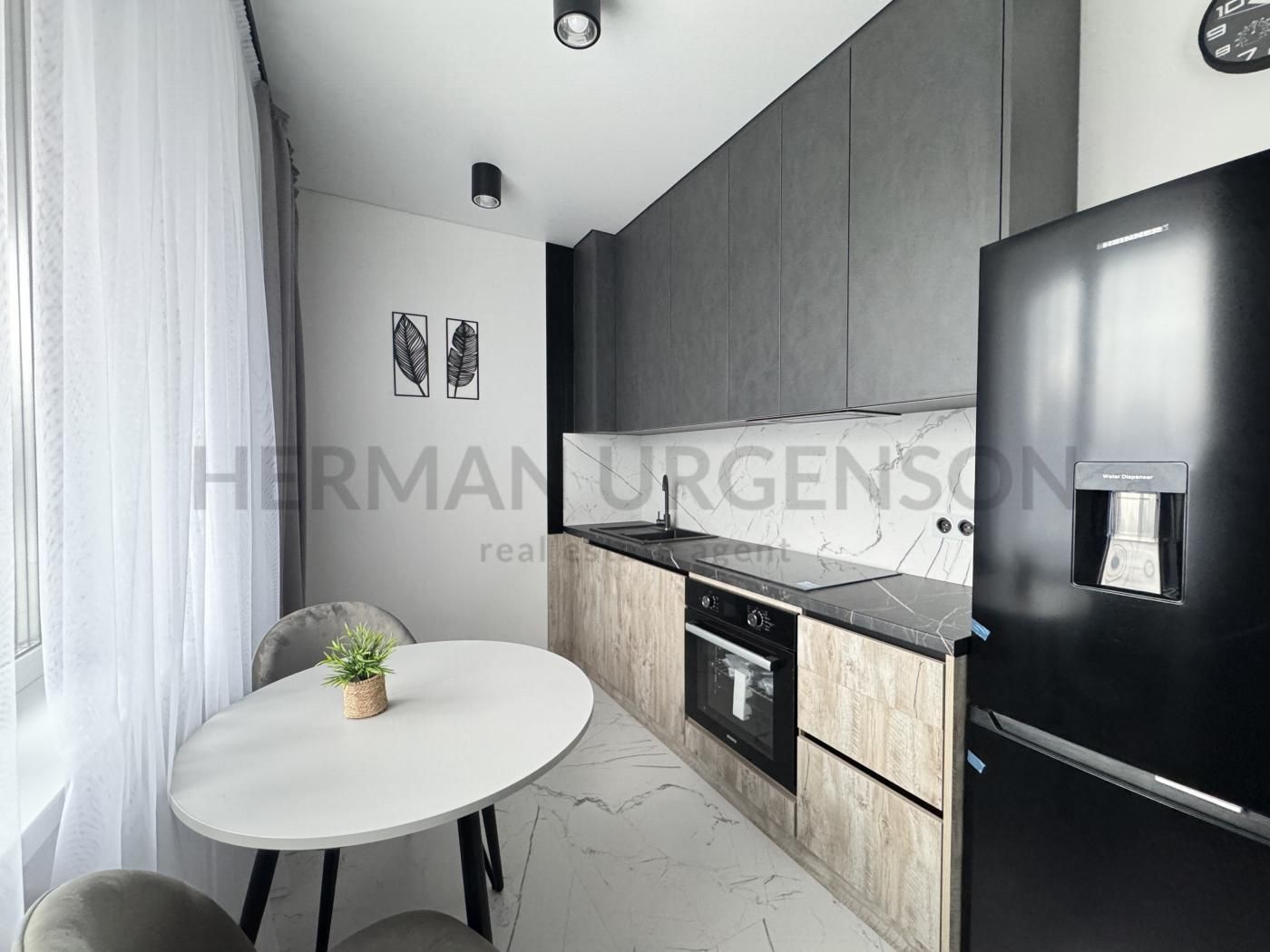 Central City Studio with Premium Design and Full Amenities
