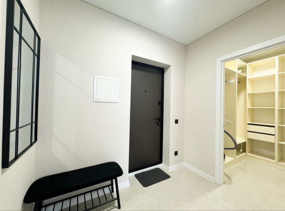 Modern 1-Bedroom Apartment with Walk-in Closet