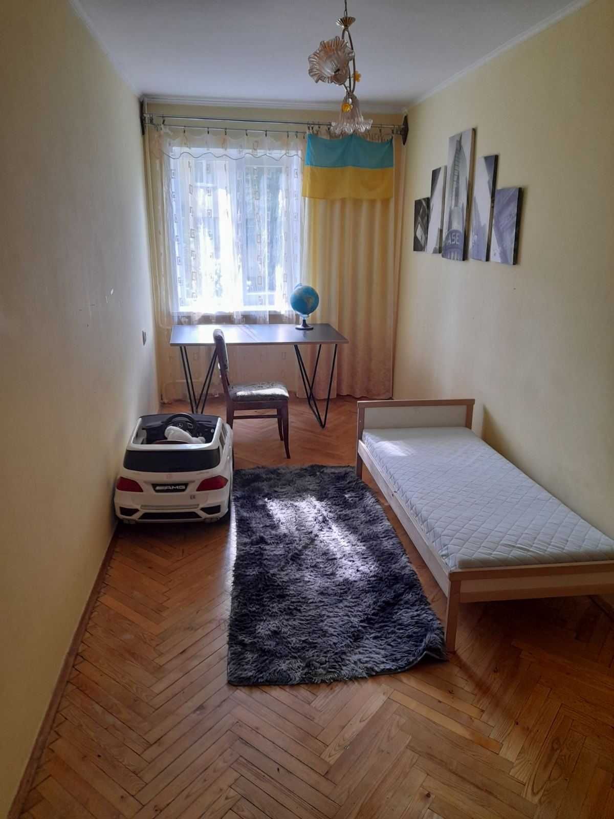 3-Room Apartment on Zaliznychna Street, Ready for Immediate Occupancy