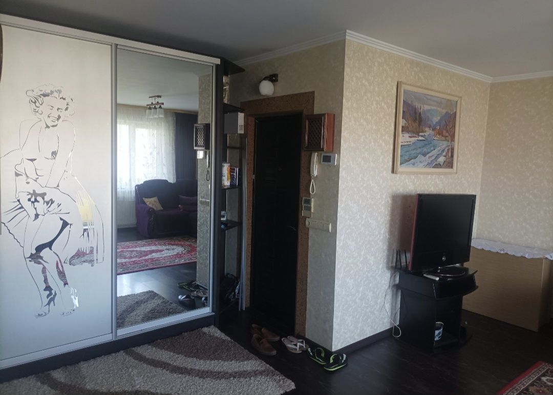 3-Room Apartment in Rozvygovo District with Pet-Friendly Option