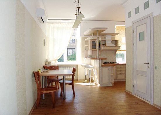 Spacious 3-Room Apartment Near Pecherska Metro