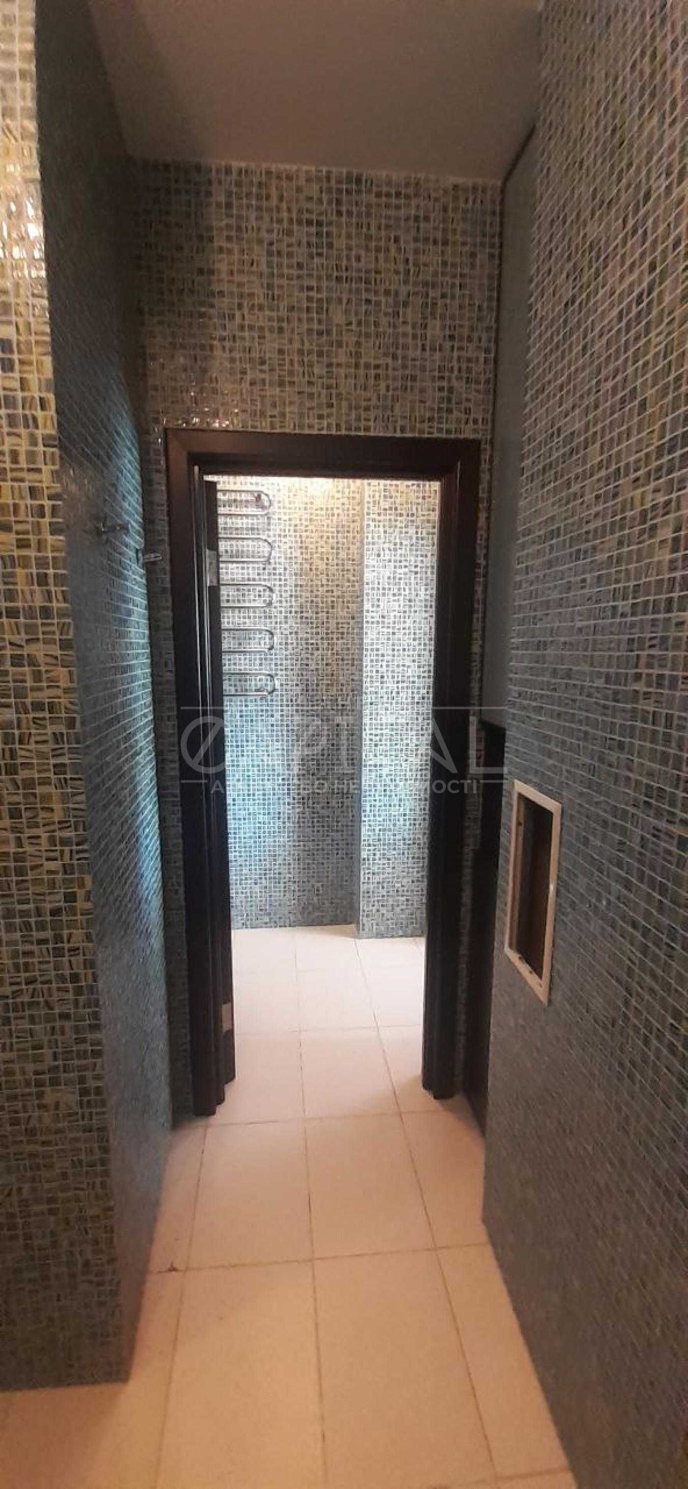 Spacious 3-room apartment on Chornovola Street, 117 m²