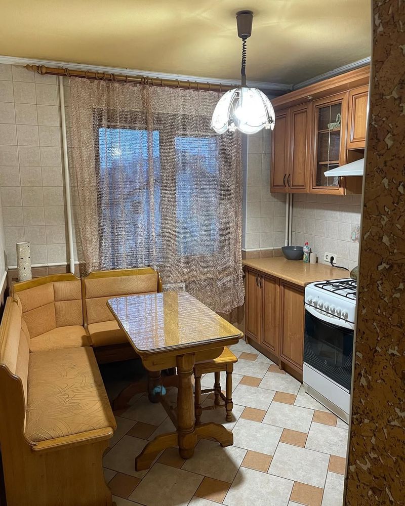 Modern 2-Bedroom Apartment with Parking Near Park