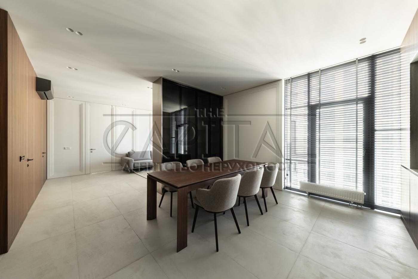 Stylish 3-Bedroom Apartment in Novopecherski Lipki Complex