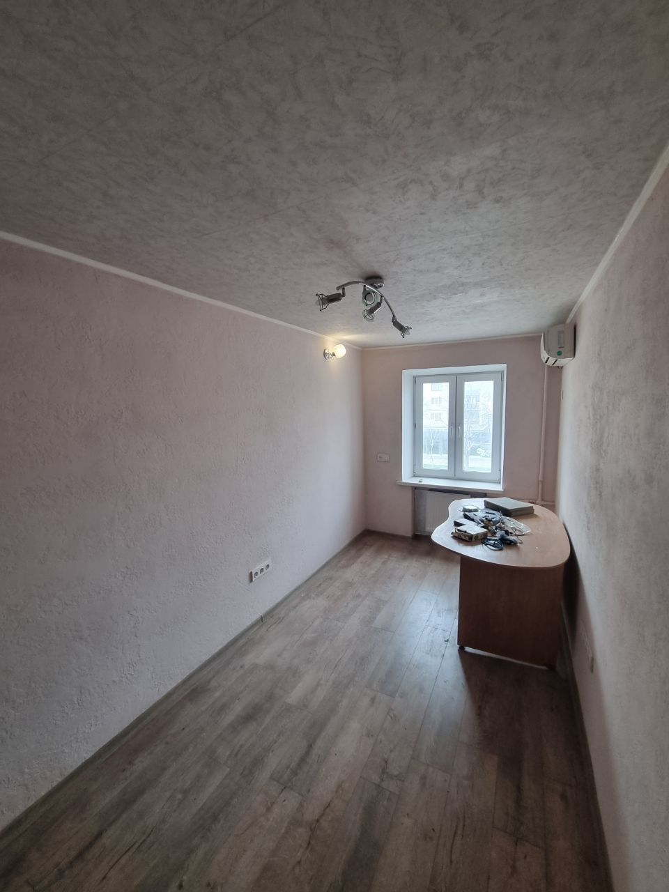 3-Room Apartment with Full Renovation, Warm and Bright