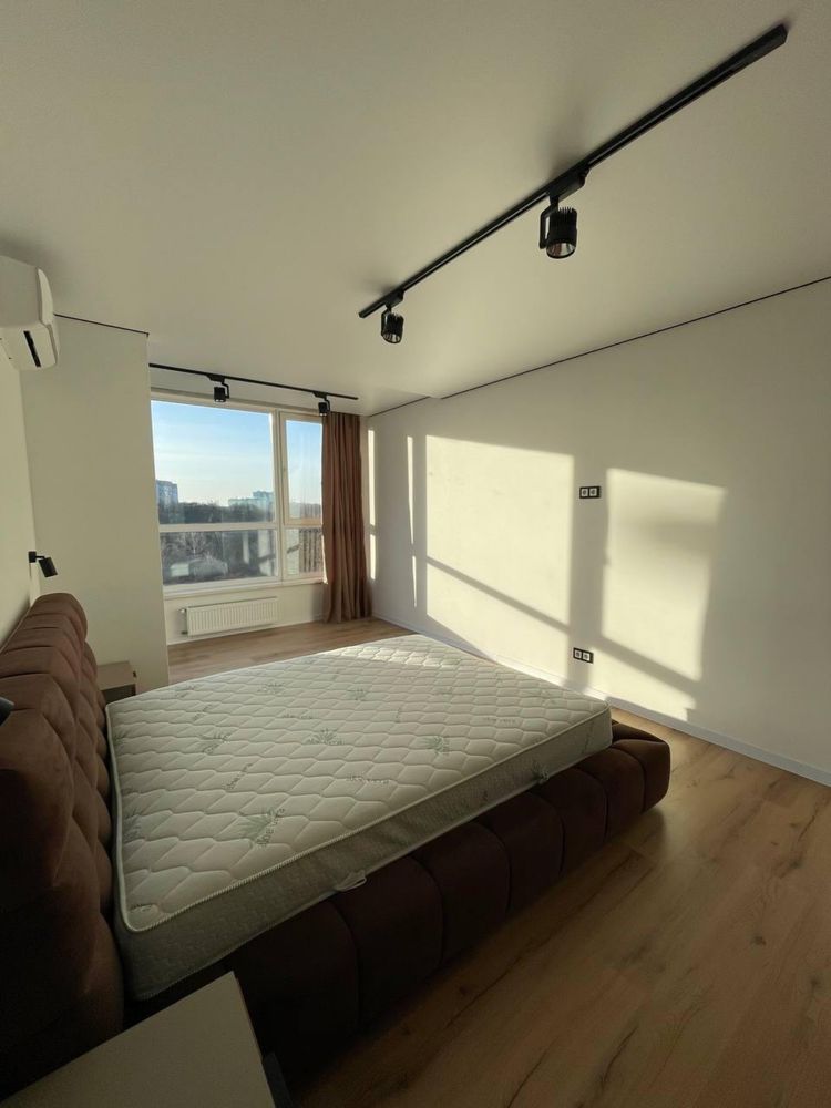 3-Bedroom Apartment with Forest View in Medovyi Sad Complex